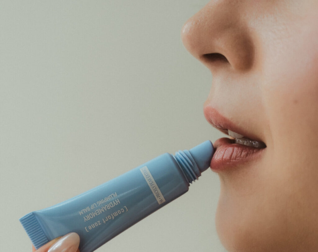 Cala Beauty - WHO`S KISSING SANTA CLAUS